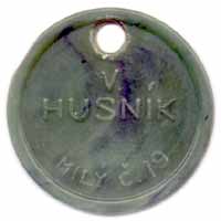Znmka V. Husnka z obce Mil, okr. Rakovnk, zelen plast, prmr 25,1 mm, vyroben v TOS Rakovnk