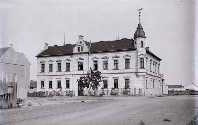 budova okresnho zastupitelstv  - dnes se nachz na kiovatce ulic Volyskch ech a Svatopluka echa