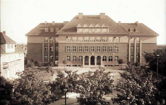 budova Sttnho uitelskho stavu - dnes Obchodn akademie