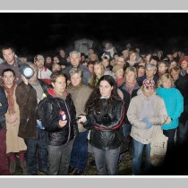 Organiztoi byli poteni velkou ast na komentovan prohldce hbitovem - dorazilo cca 120 lid (foto Josef Blha) 
