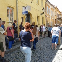 Sraz astnk muzejnho pochodu 2016 zaal ped sluebnou Mstsk policie v atci ve 14 hodin. 