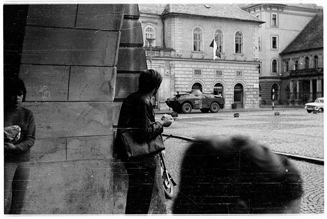 1. Před žateckou radnicí 1968. Foto: RMŽ.