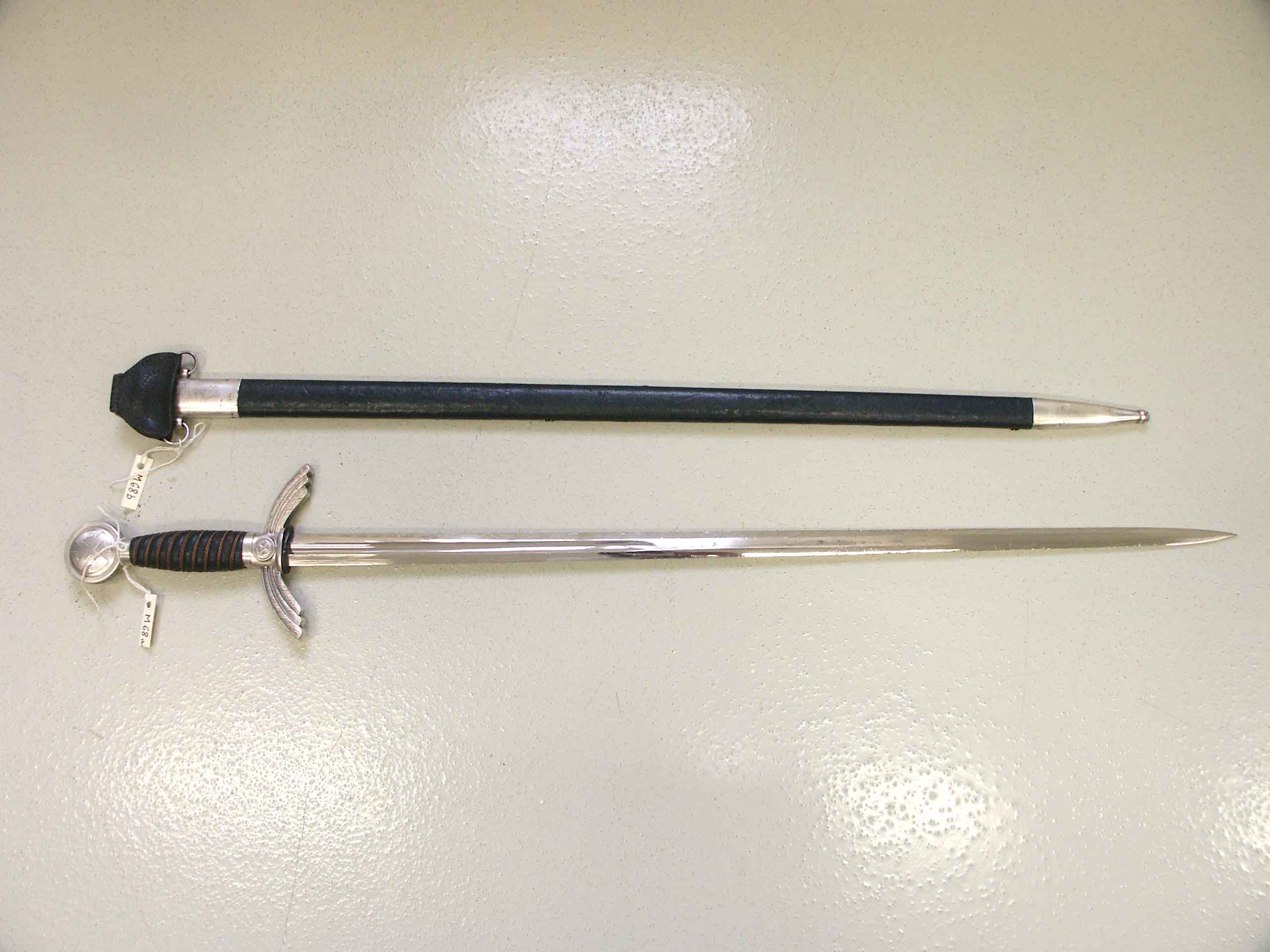 Meč z produkce firmy v Solingenu 1