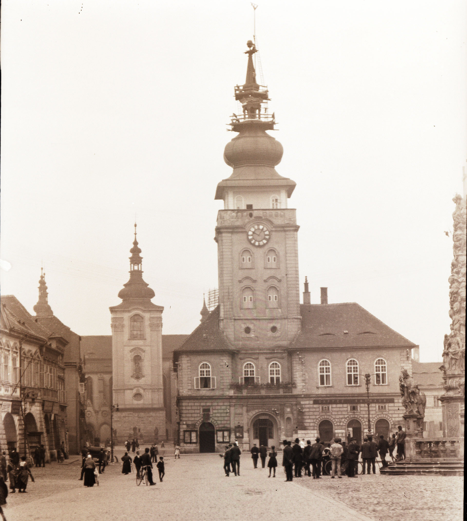 Radnice roku 1921 - oprava báně