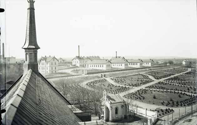 Nově založený park (tzv. Dr. Broudrepark) v roce 1903 - pohled z věže evangelického kostela