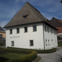Sklářské muzeum v saském Neuhausenu. 