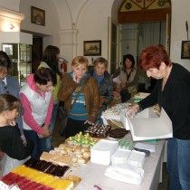 Cukrárna Svěženka z Kralovic prodávala vynikající koláče a zákusky. 