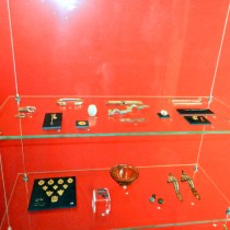 Instalace šperků z hrobu z Měcholup ze sbírek žateckého muzea (foto M. Krausová) 