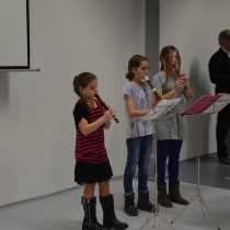 Na zahájení stálé expozice v pobočce RMŽ Stará papírna přišli zahrát žáci ZUŠ Žatec. 