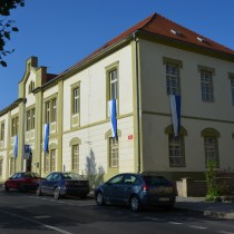 Slavnostně nazdobená budova muzea při zahájení EHD v Žatci 2019. 