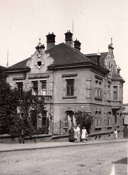 Dům č.p. 1100 ve Fügnerově ulici kde bydlel Ludwig Engl