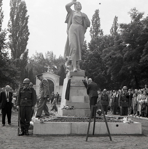 Odhalení pomníku 1958 (2)