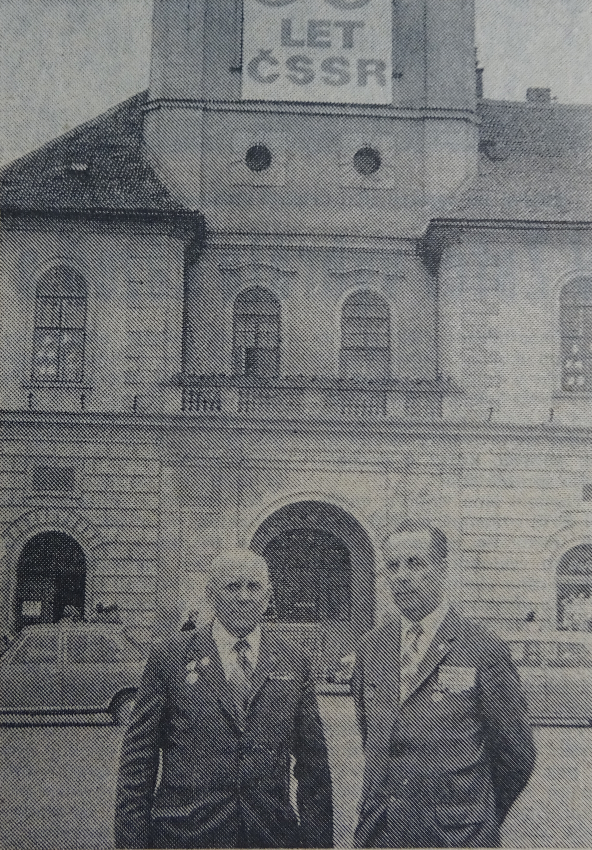 Baturinskij a Kijačenko před žateckou radnicí roku 1975