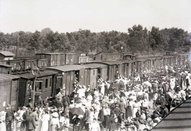 Hlavní nádraží - odjezd vojáků na frontu za 1. světové války