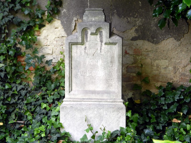 3. Hrob rodiny Petrowitzů na žateckém hřbitově. Karl Petrowitz byl od r. 1850 žateckým starostou. 