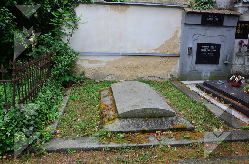 Hrobka rodu na žateckém hřbitově