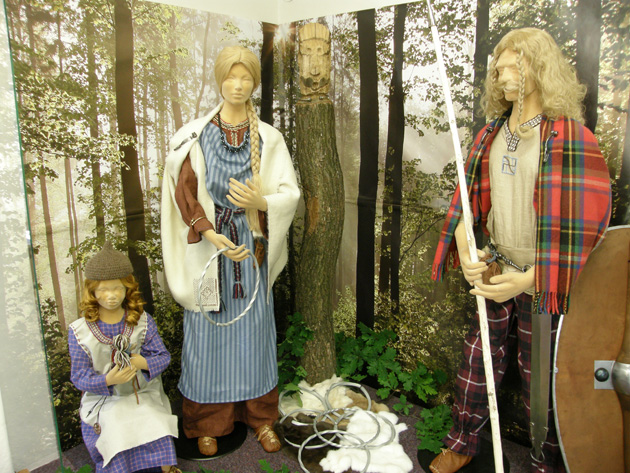 Keltská rodina při oslavě letního slunovratu      (Regionální muzeum K.A.Polánka Žatec)