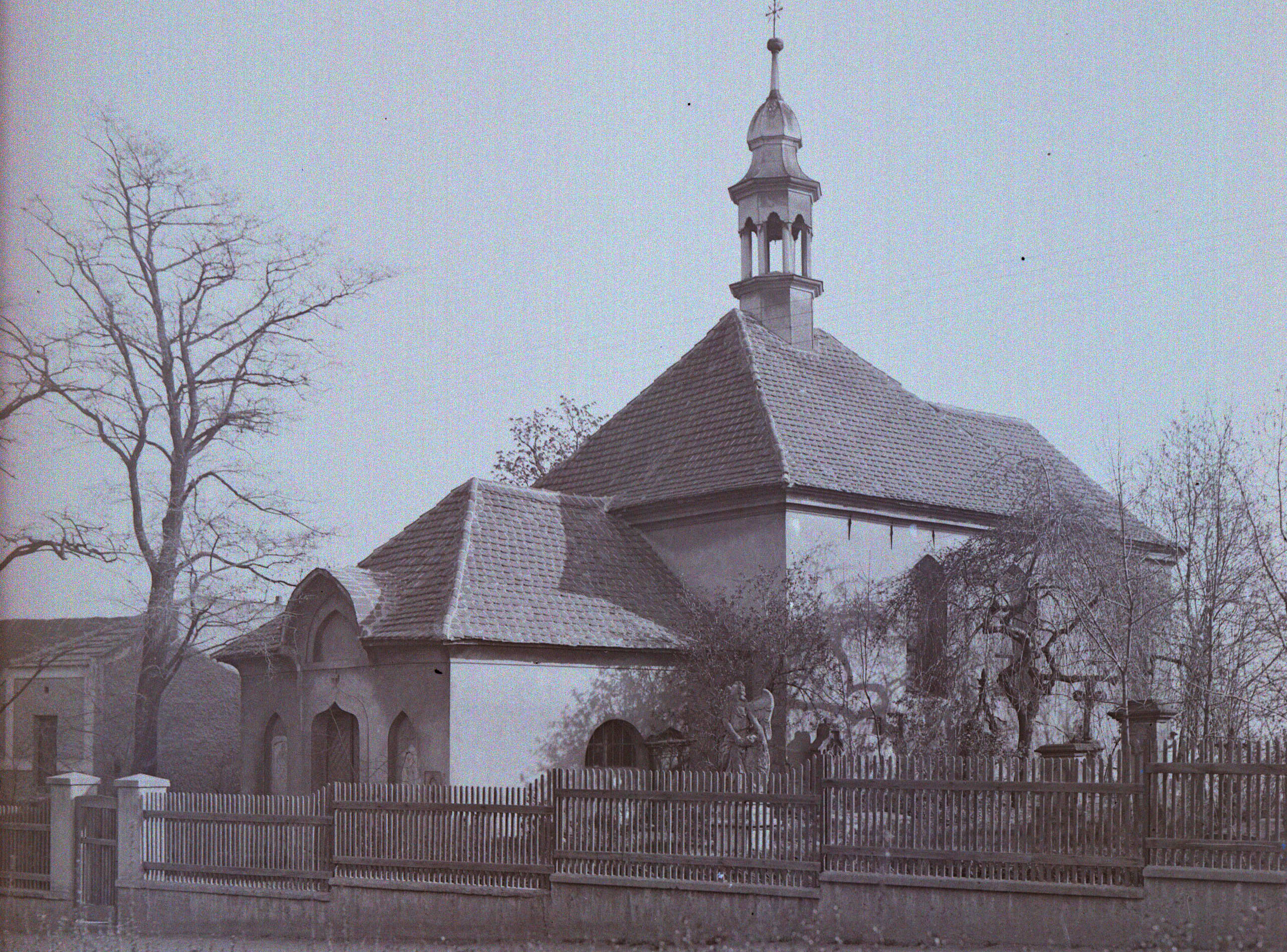 Kostel sv. Jakuba na staré fotografii