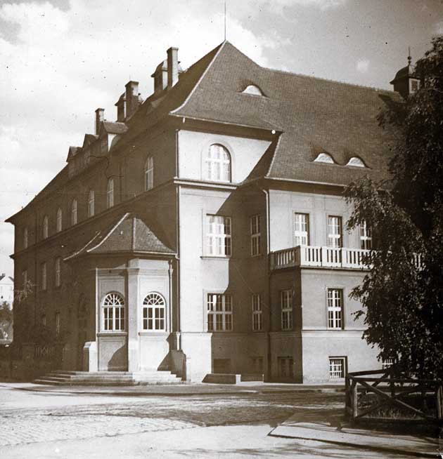 Svatováclavská ulice  -  budova Městské obchodní školy č.p.1404