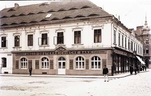 Anglo-rakouská banka - pohled od severozápadu z vyústění ulice Obránců míru do Kruhového náměstí