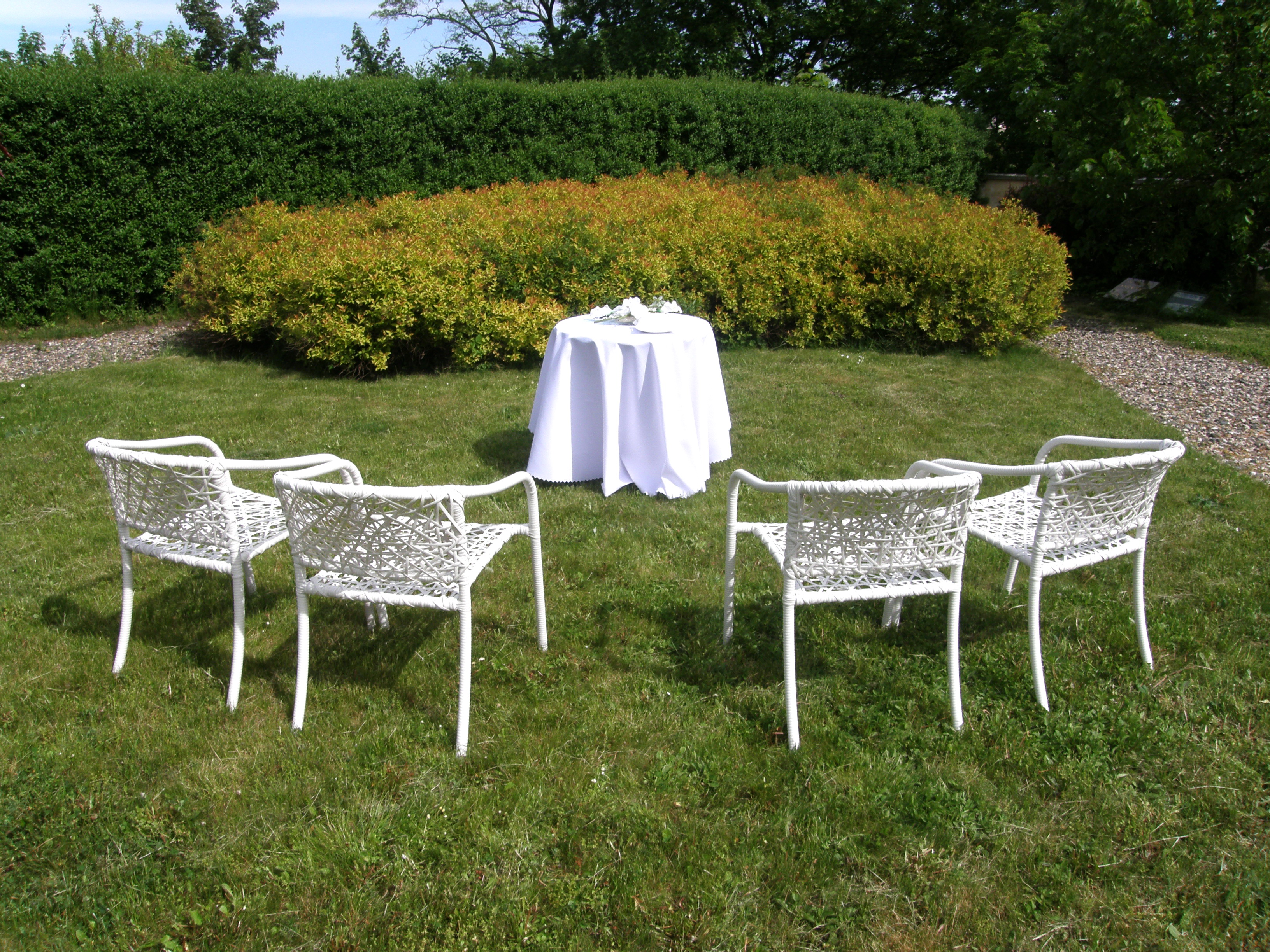 Romantické prostředí zahrady přímo vybízí k uspořádání svatby