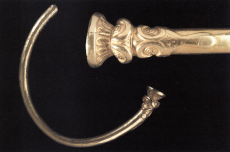 Oploty - zlatý nákrčník z doby laténské