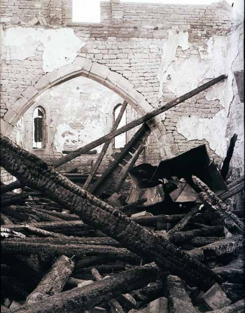 Vyhořelý interiér kostela sv. Jana Křtitele