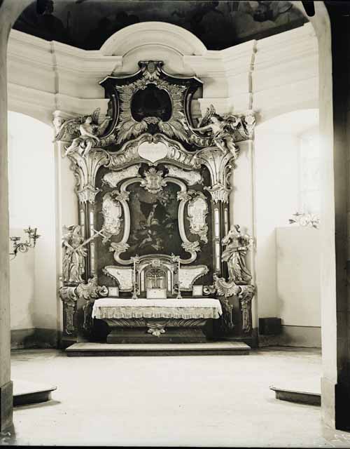 Chrám Nanebevzetí Panny Marie - pohled na oltář v kapli sv. Jana Nepomuckého